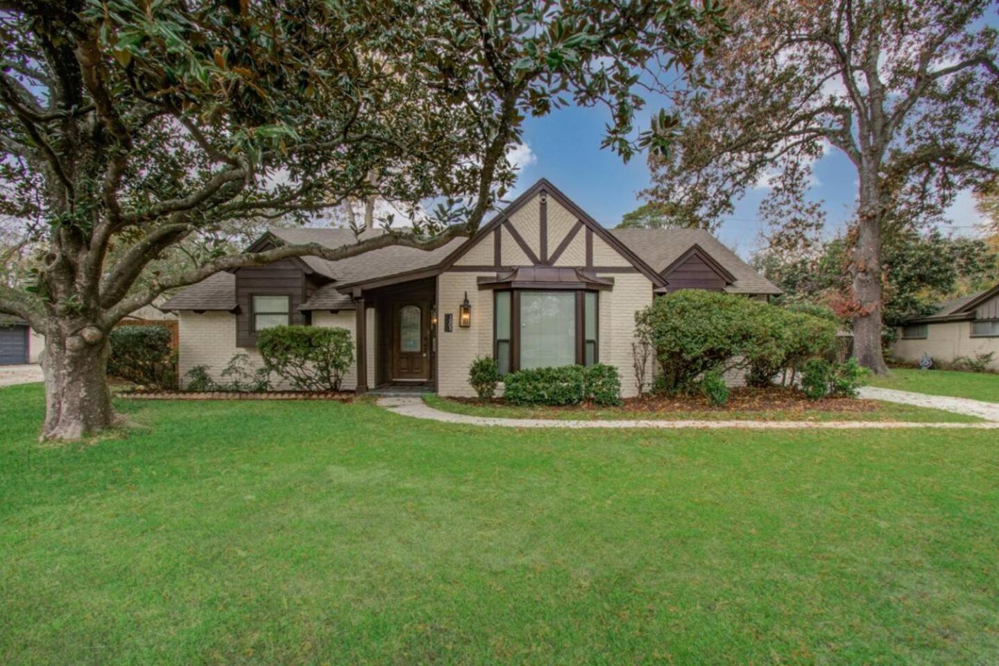 Western Oaks Retreat Villa Houston Exterior photo