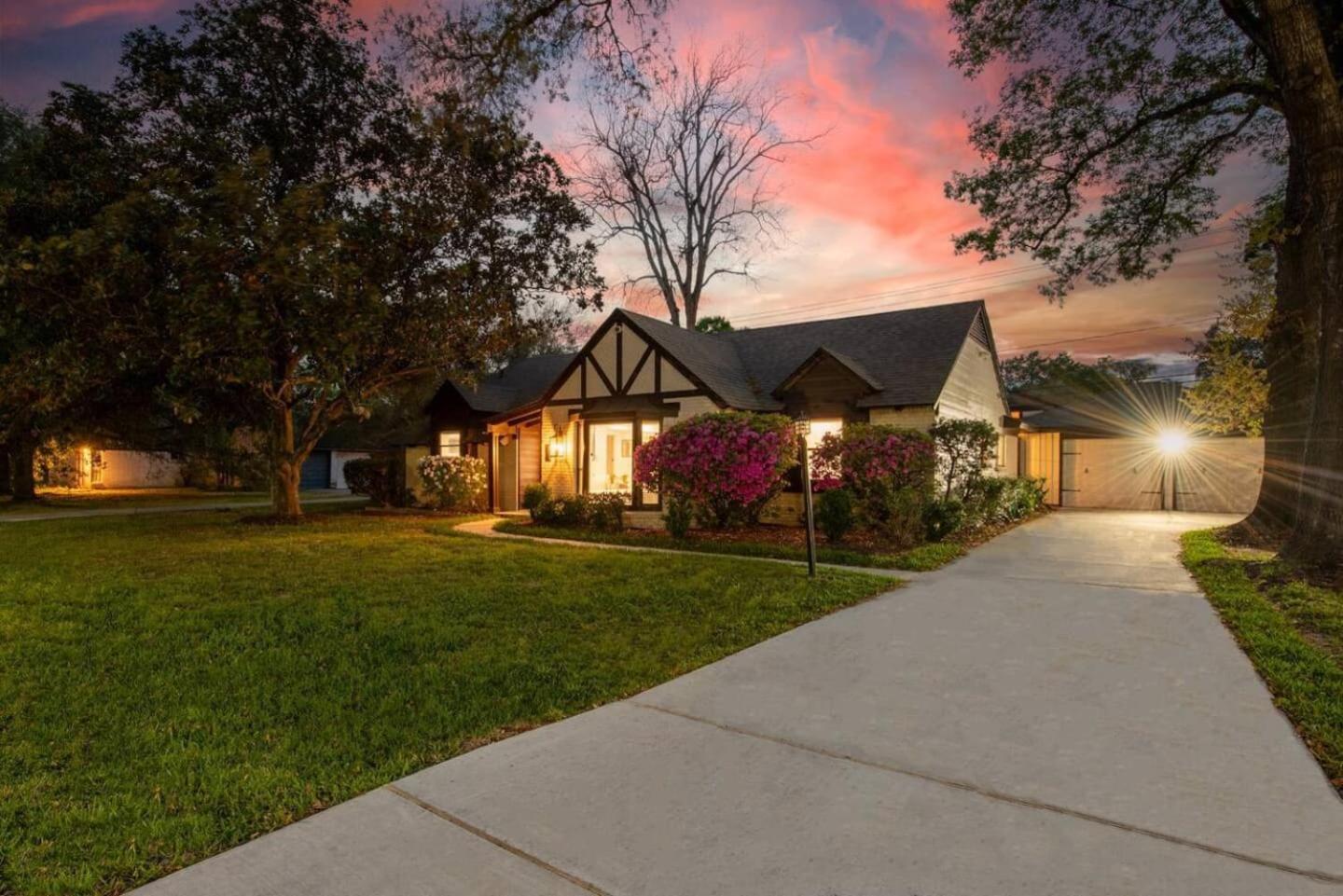 Western Oaks Retreat Villa Houston Exterior photo