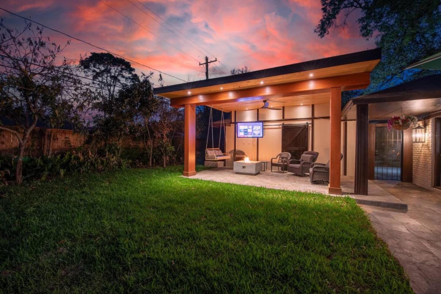 Western Oaks Retreat Villa Houston Exterior photo